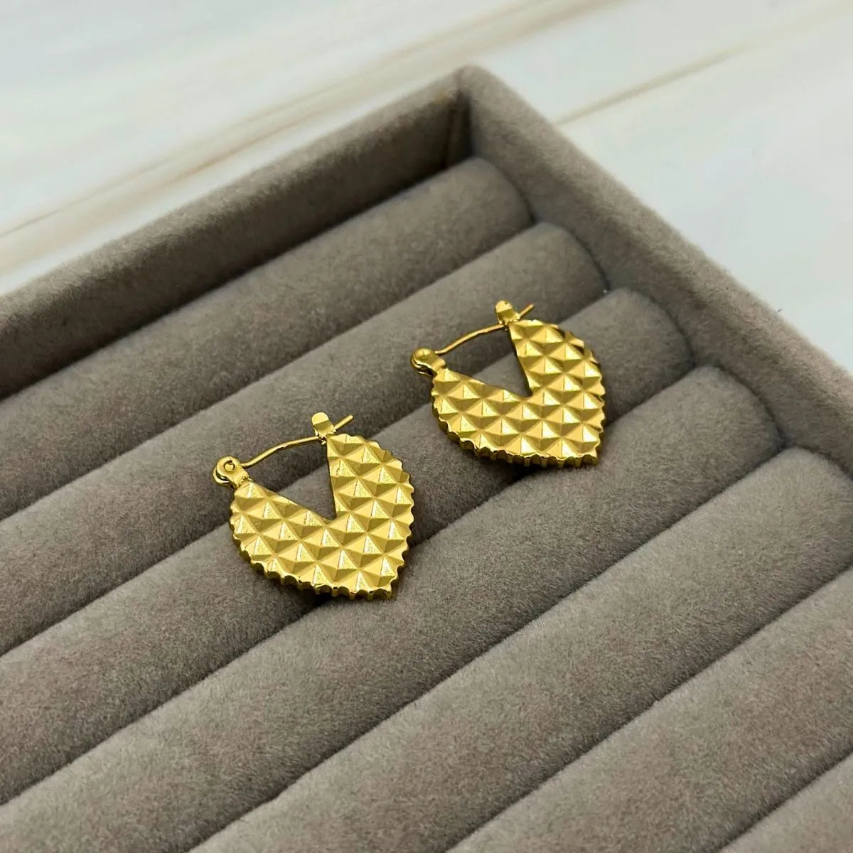 Oro Crest Hoops