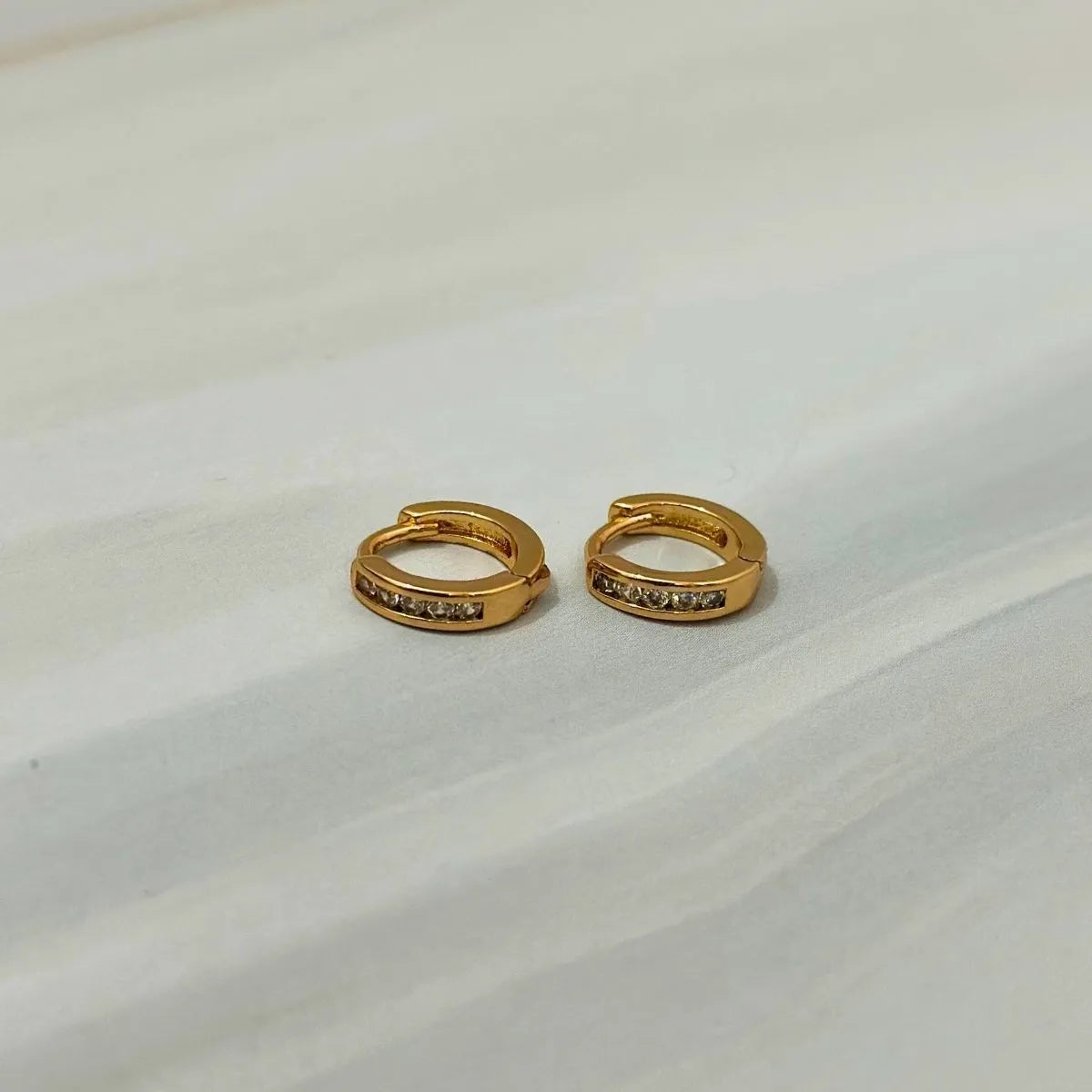 Shine Bar Hoops (Champagne Gold)