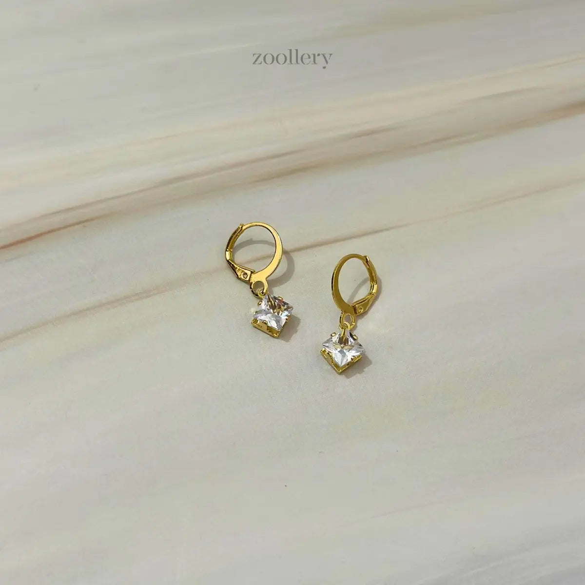 Glimmer Cube Charm (Gold)