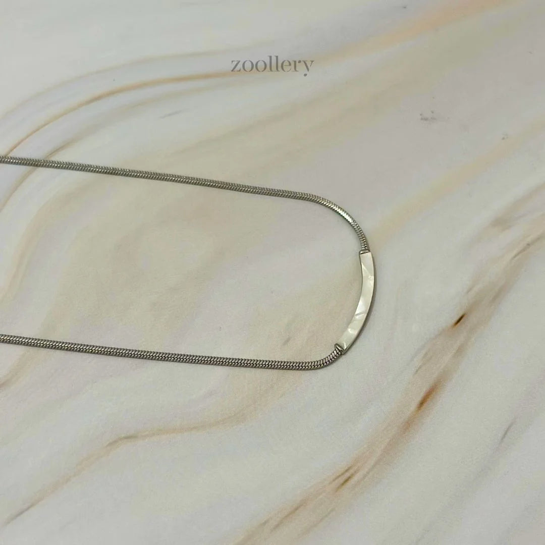 Soft Arc Necklace