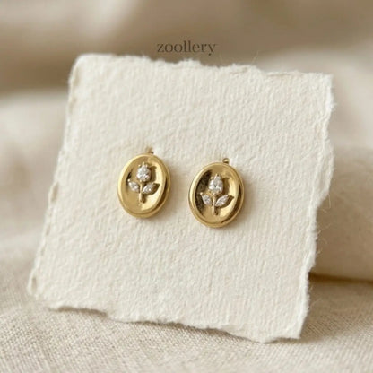 Daisy Muse Studs
