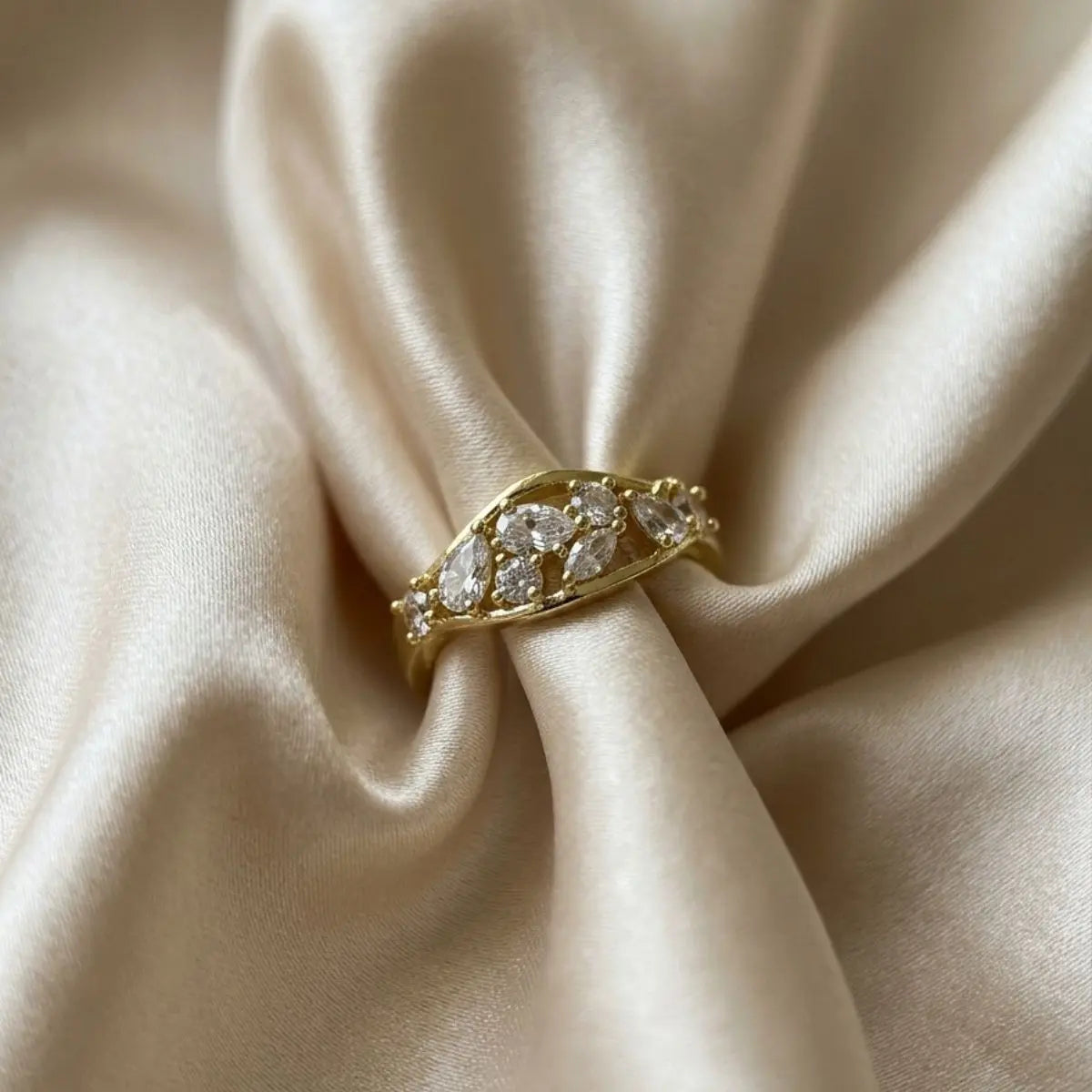 Ivy Reverie Ring (Crystal White)