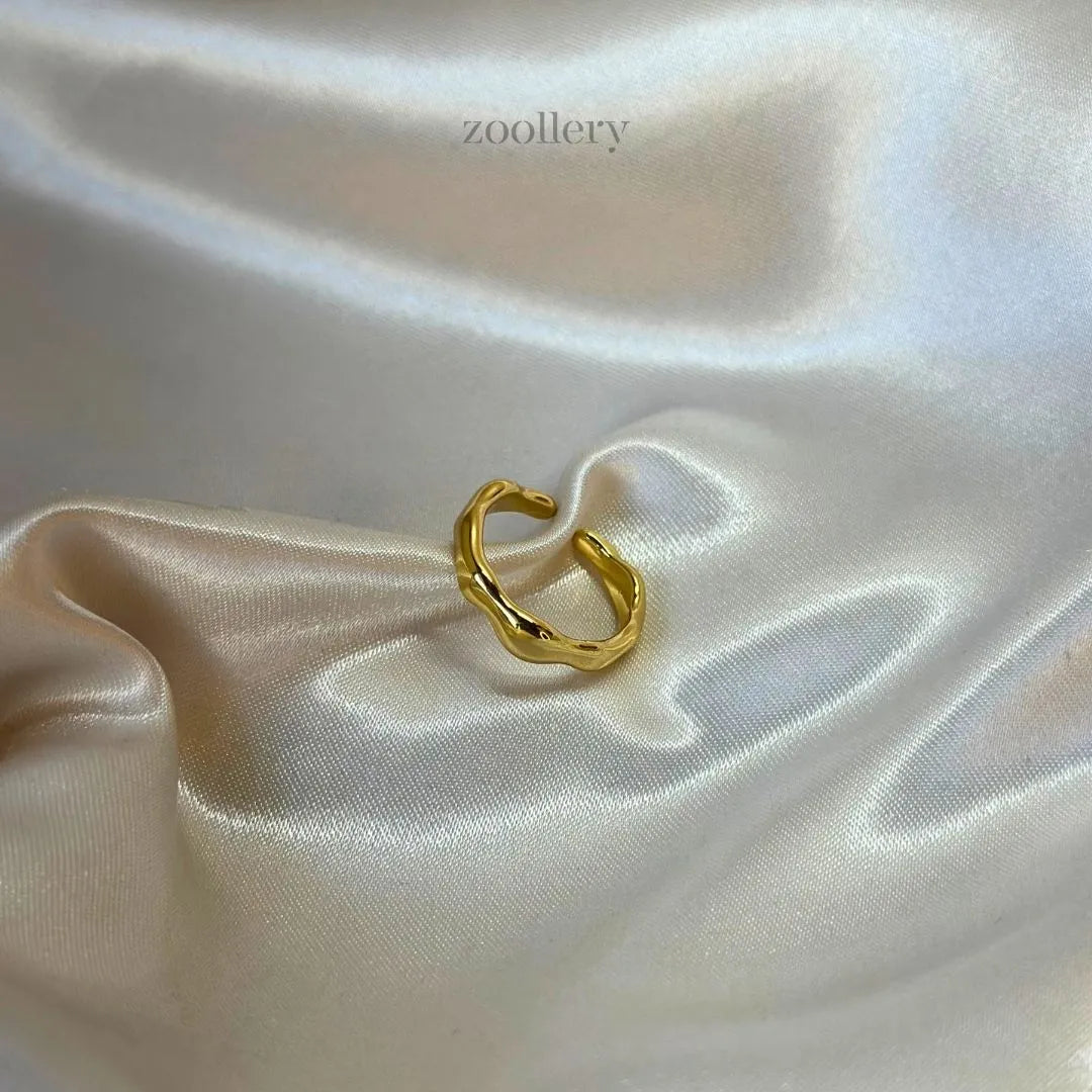 Wavy Edge Band (Gold)