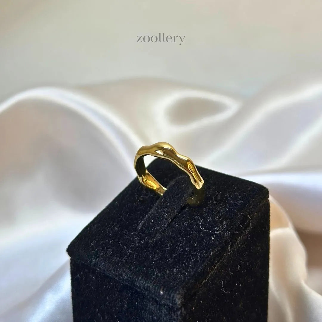 Wavy Edge Band (Gold)