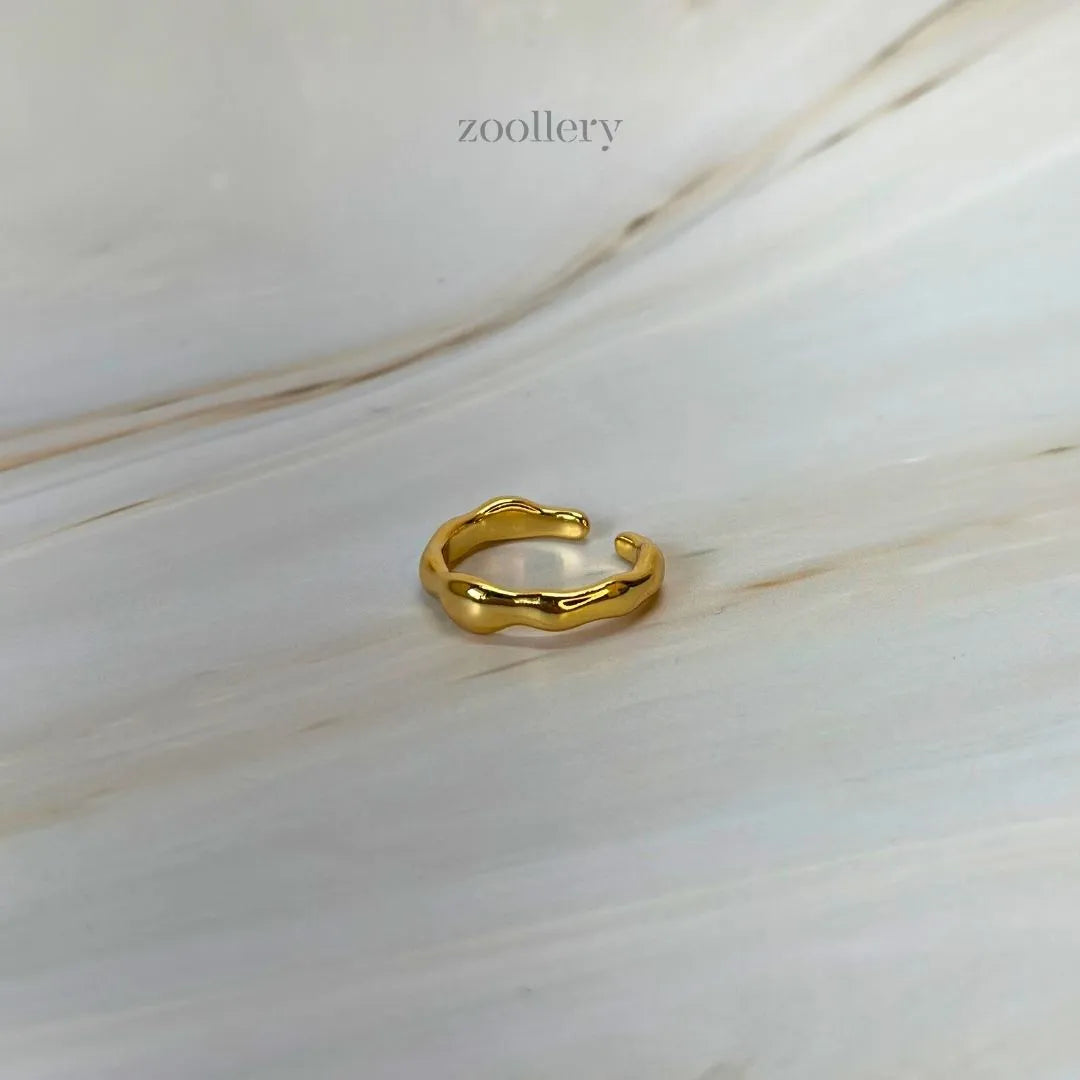 Wavy Edge Band (Gold)