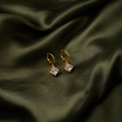 Glimmer Cube Charm (Gold)