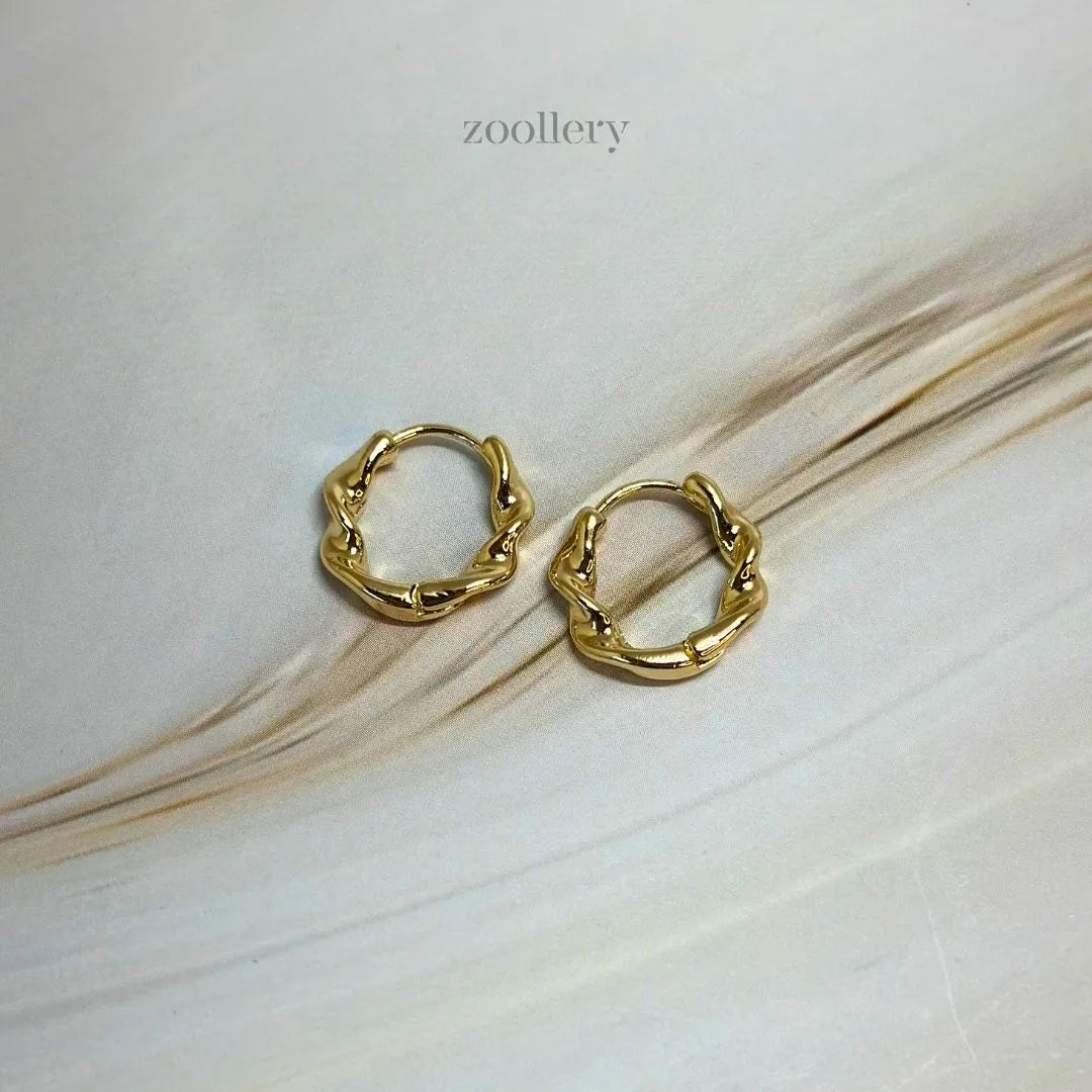 Fluid Twist Hoops