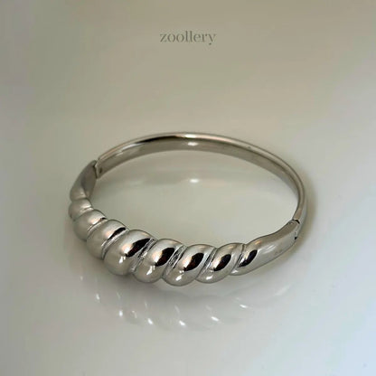 Frost Twist Bracelet