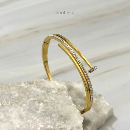 IllumeNail Cuff