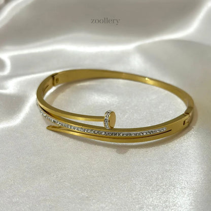 IllumeNail Cuff