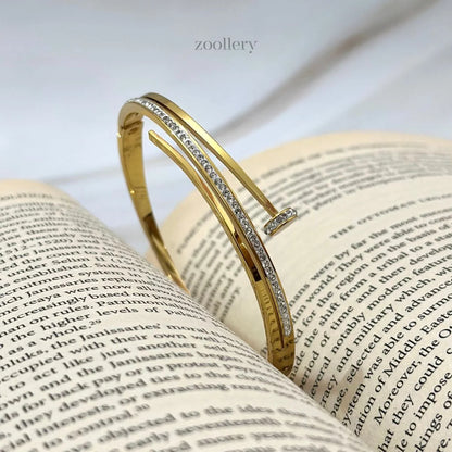 IllumeNail Cuff