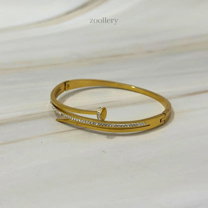 IllumeNail Cuff