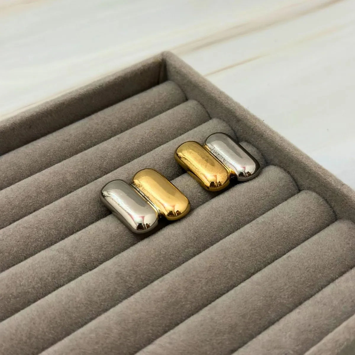 Duo Tone Studs