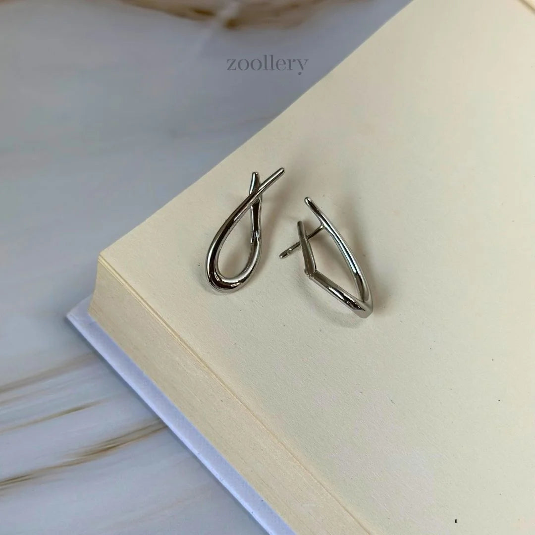 Minimalist Curve Earrings