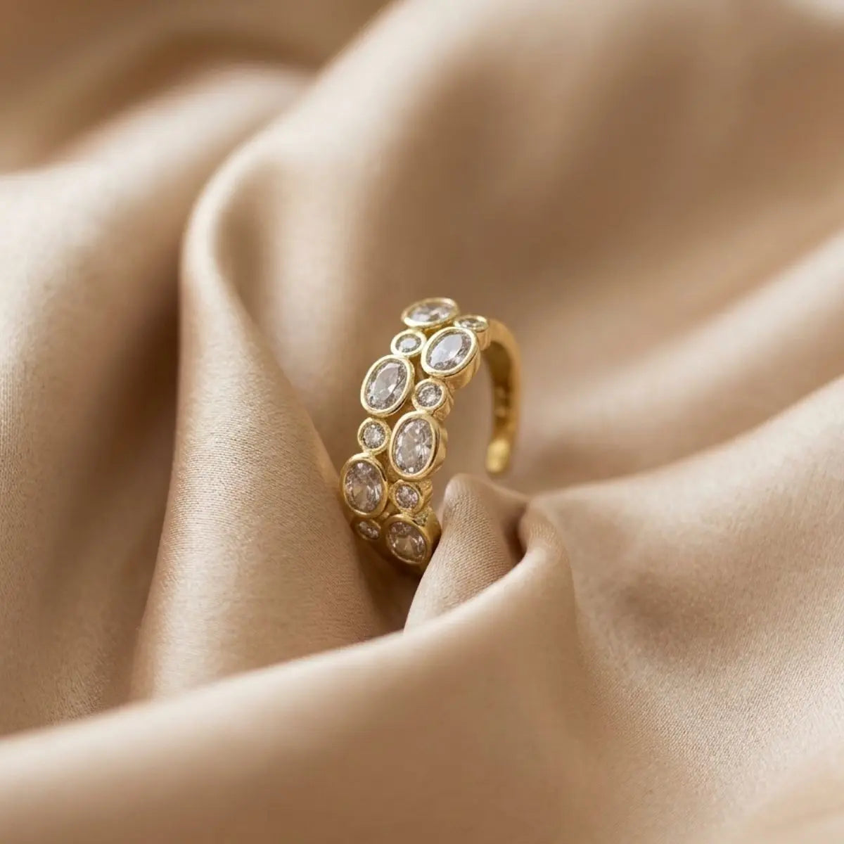 Solenne Ring (Crystal White)