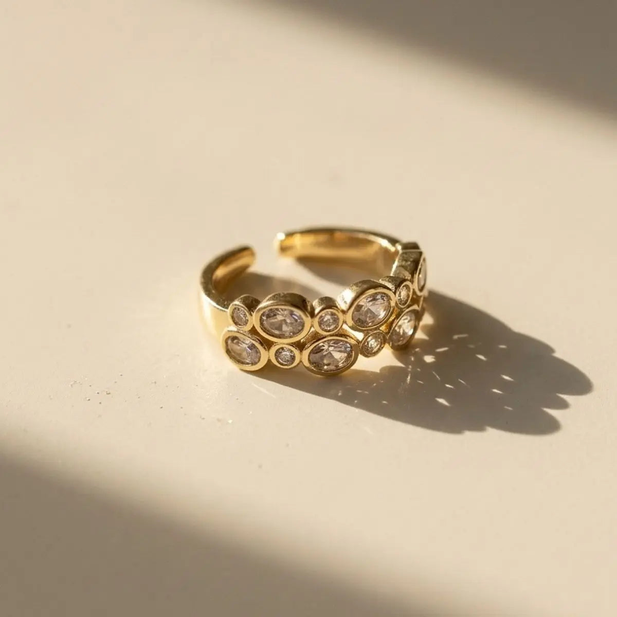 Solenne Ring (Crystal White)