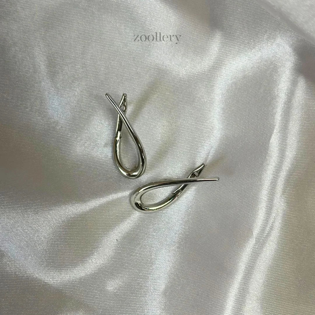 Minimalist Curve Earrings